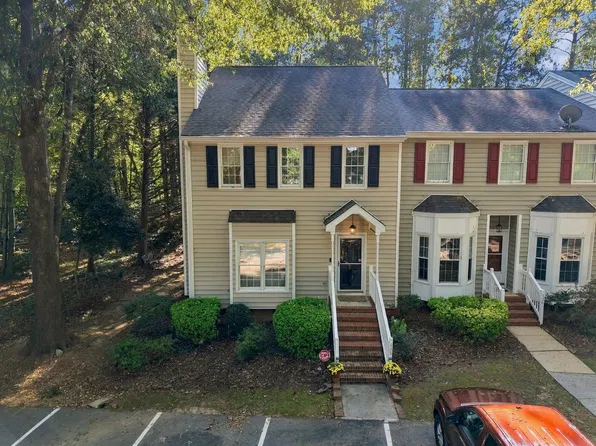 128 Riverwalk Cir, Cary, NC 27511