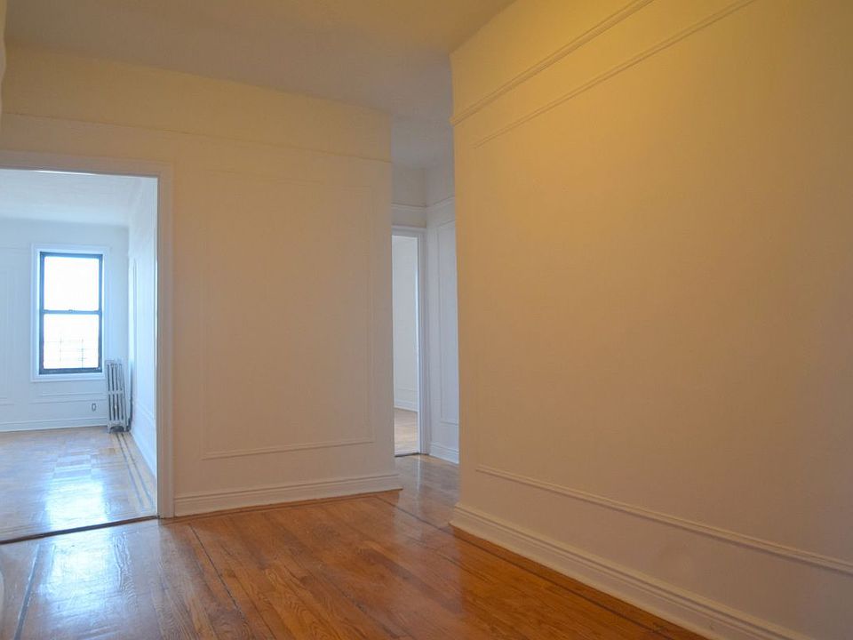 2nd image of 2121 Cedar Ave #10F