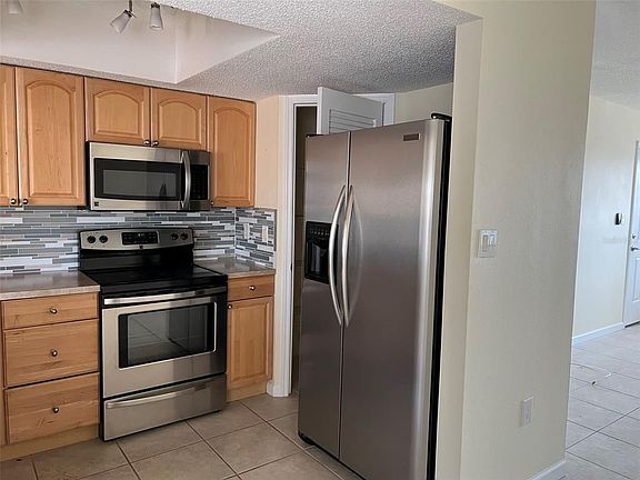 2nd image of 4158 Tamiami Trl Unit V3