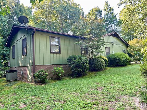 3rd image of 135 Davies Cir