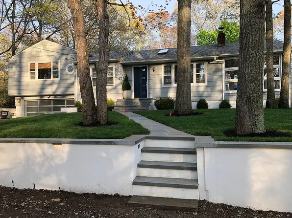 22 Bay View Rd W, Southampton, NY 11968