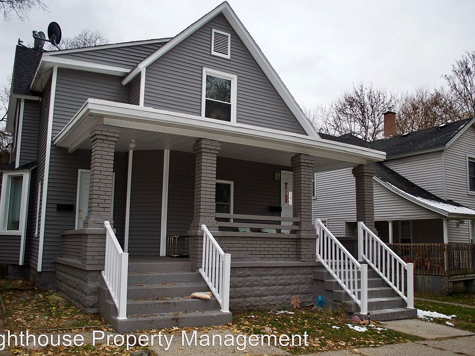 1st image of 613 Prospect Ave NE