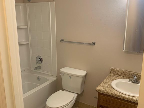 4th image of 940 Caddo St