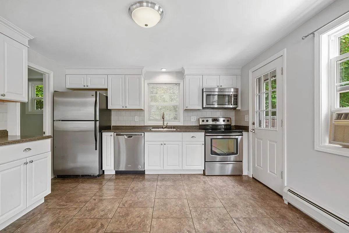 2 bed, 2.0 bath, 936 sqft, $2,435 — Photo 3