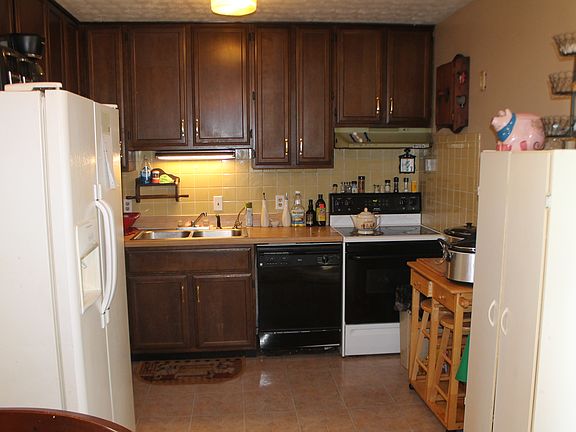 3rd image of 2212 Lendale Dr