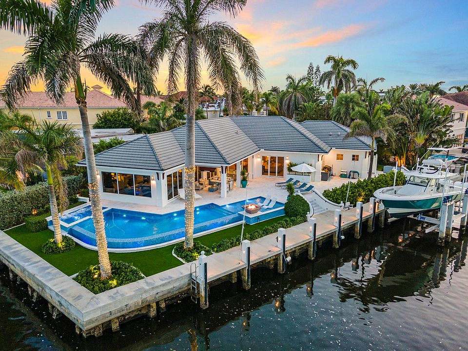 1st image of 975 Banyan Drive