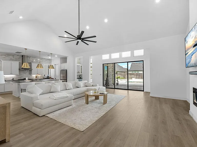 1402 Sunrise View Ln — Photo 4