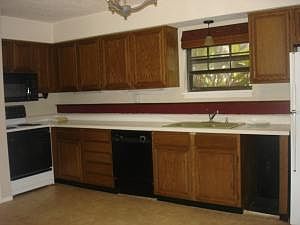 5th image of 1609 N Lakewood Dr