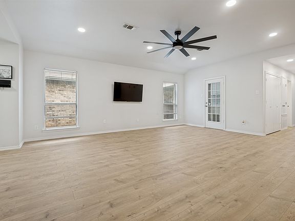5th image of 617 Alabaster Pl