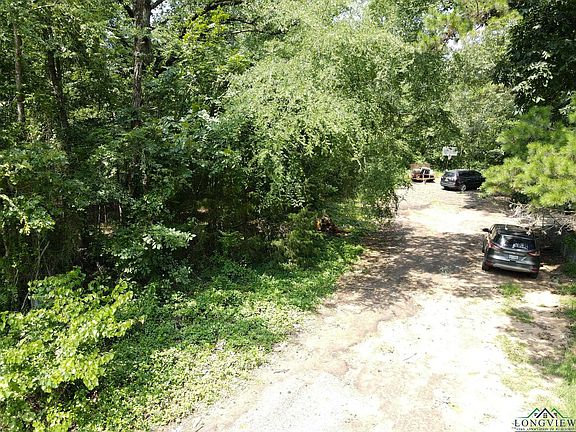 3rd image of Oakwood Dr