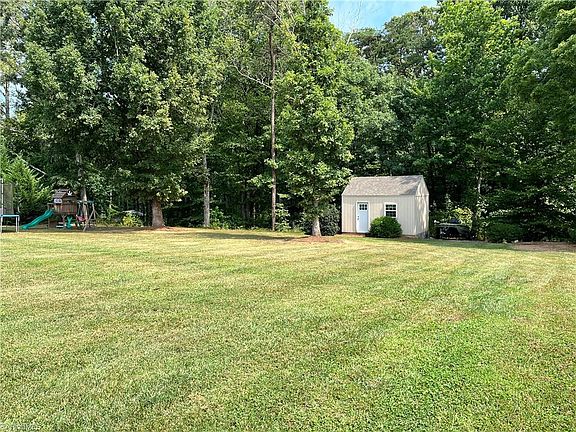 5th image of 182 Oak Leaf Dr