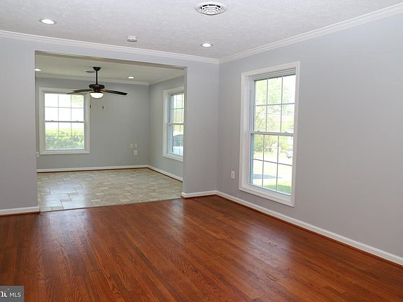 3rd image of 216 Sandpiper Ln