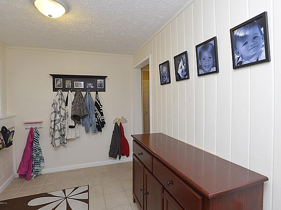 4th image of 4542 Verona Ave