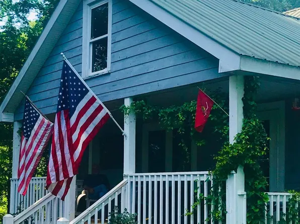 2 England Dr, Franklin, NC 28734