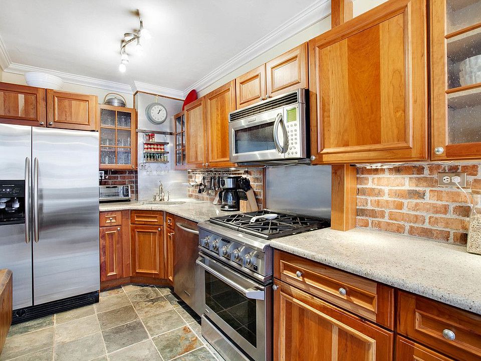 1st image of 425 E 63rd St APT E9e