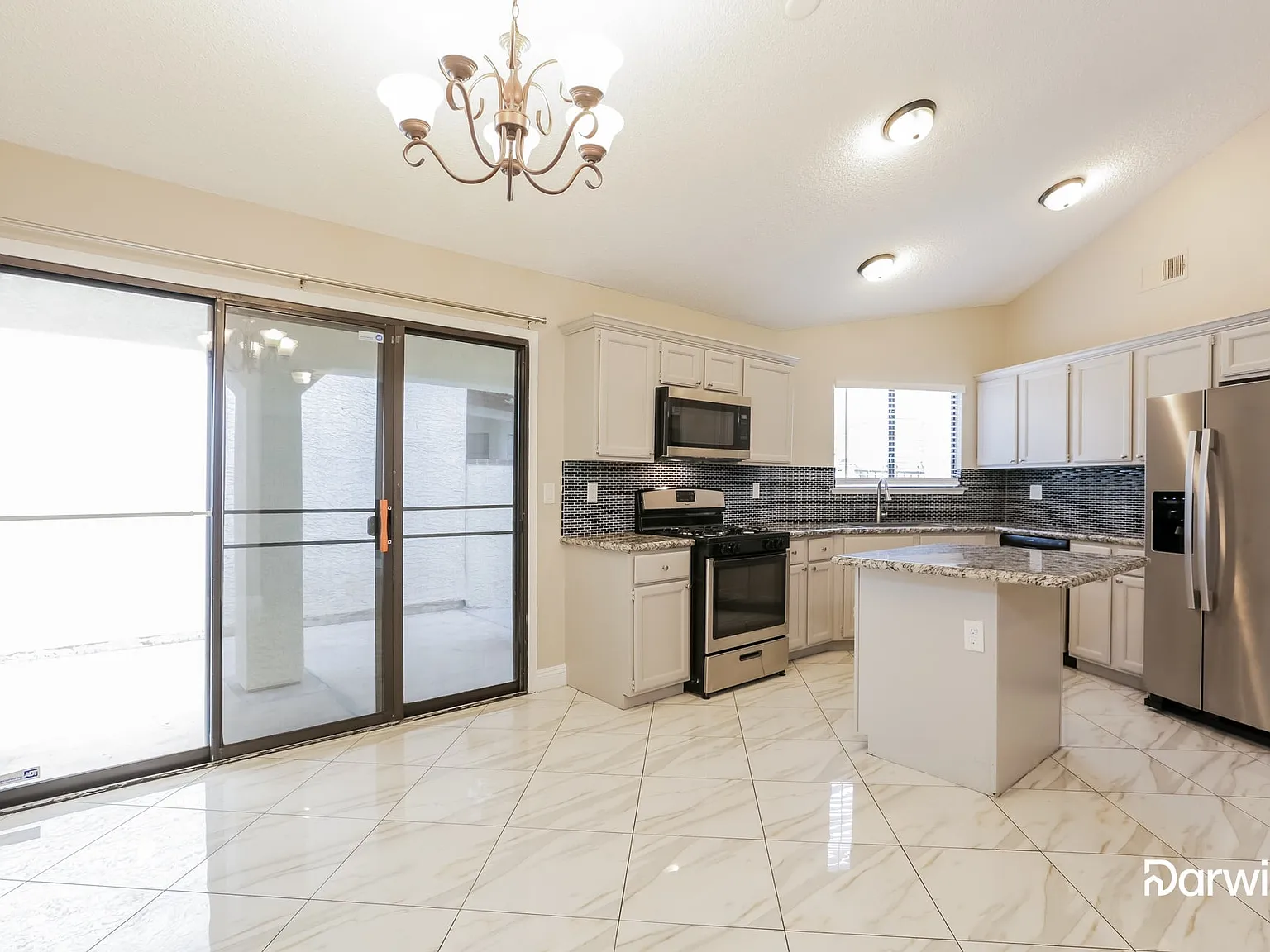 3 bed, 2.0 bath, 1307 sqft, $2,075 — Photo 4