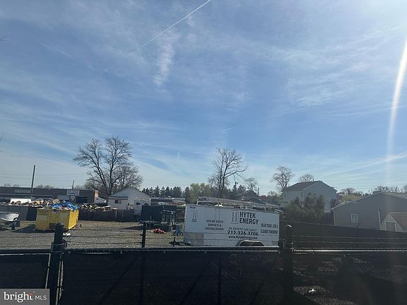 3rd image of 1412 Stewart Ave