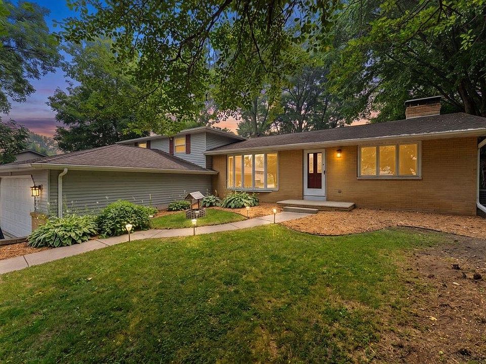 1st image of 2596 Deckner Ave