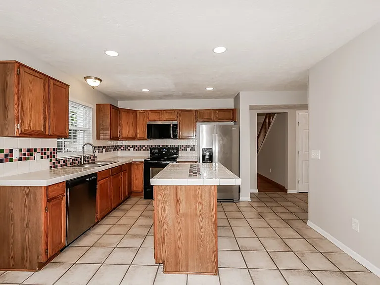401 Creekstone Dr — Photo 10