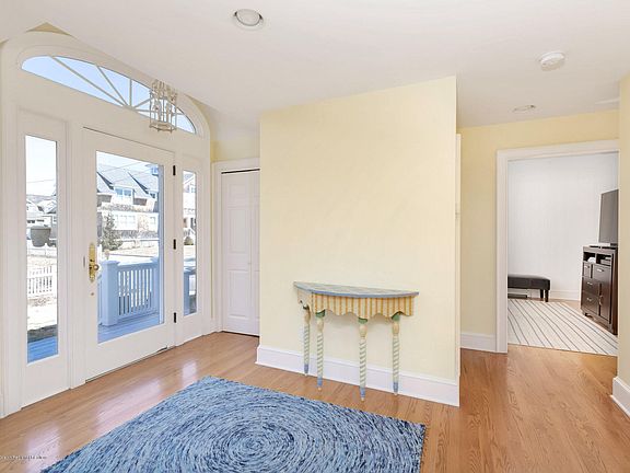 5th image of 49 Bristol Pl