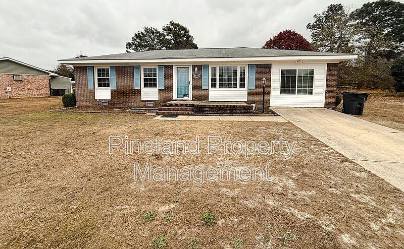1st image of 2821 E Cramer Dr