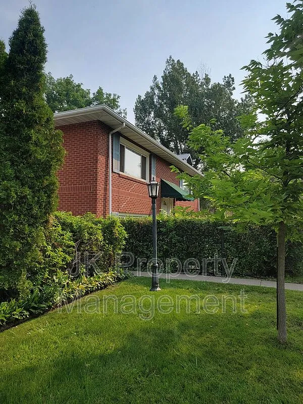 2 bed, 1.0 bath, 882 sqft, $1,150 — Photo 4