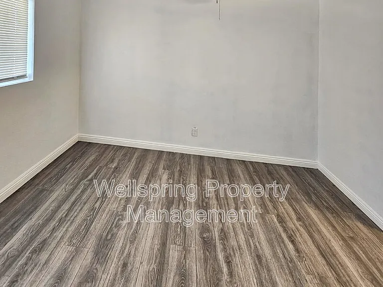 327 W Haloid Ave — Photo 10