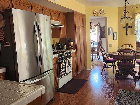 3rd image of 12527 Mountain Trail St
