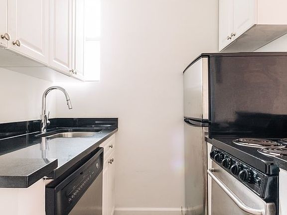 2nd image of 141 W 10th St APT 10