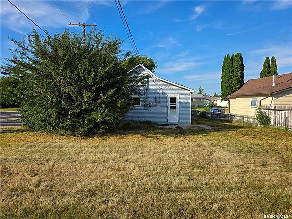 4th image of 379 2nd AVENUE W