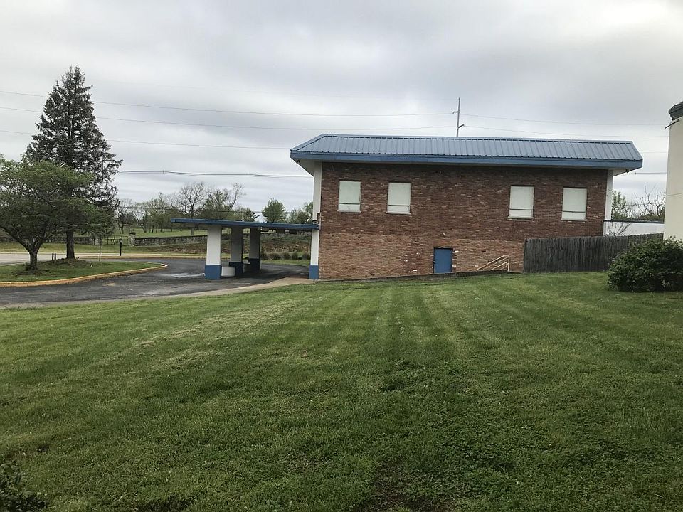 1st image of 851 Louisville Rd #1