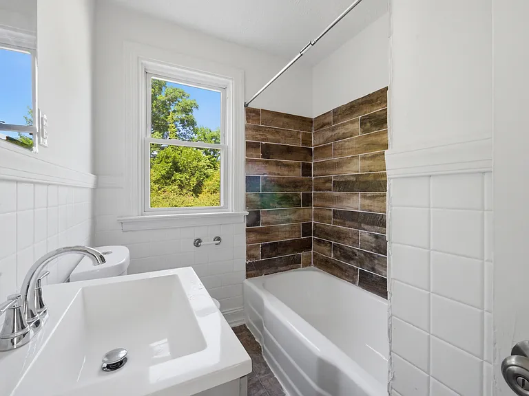 302 Marlin Dr — Photo 3