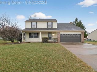 38733 Covington Dr, Wayne, MI 48184
