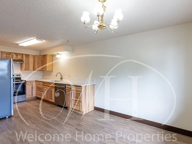 721 SE 4th St — Photo 8
