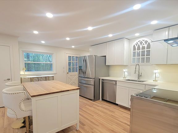 5th image of 56 Bedford Avenue