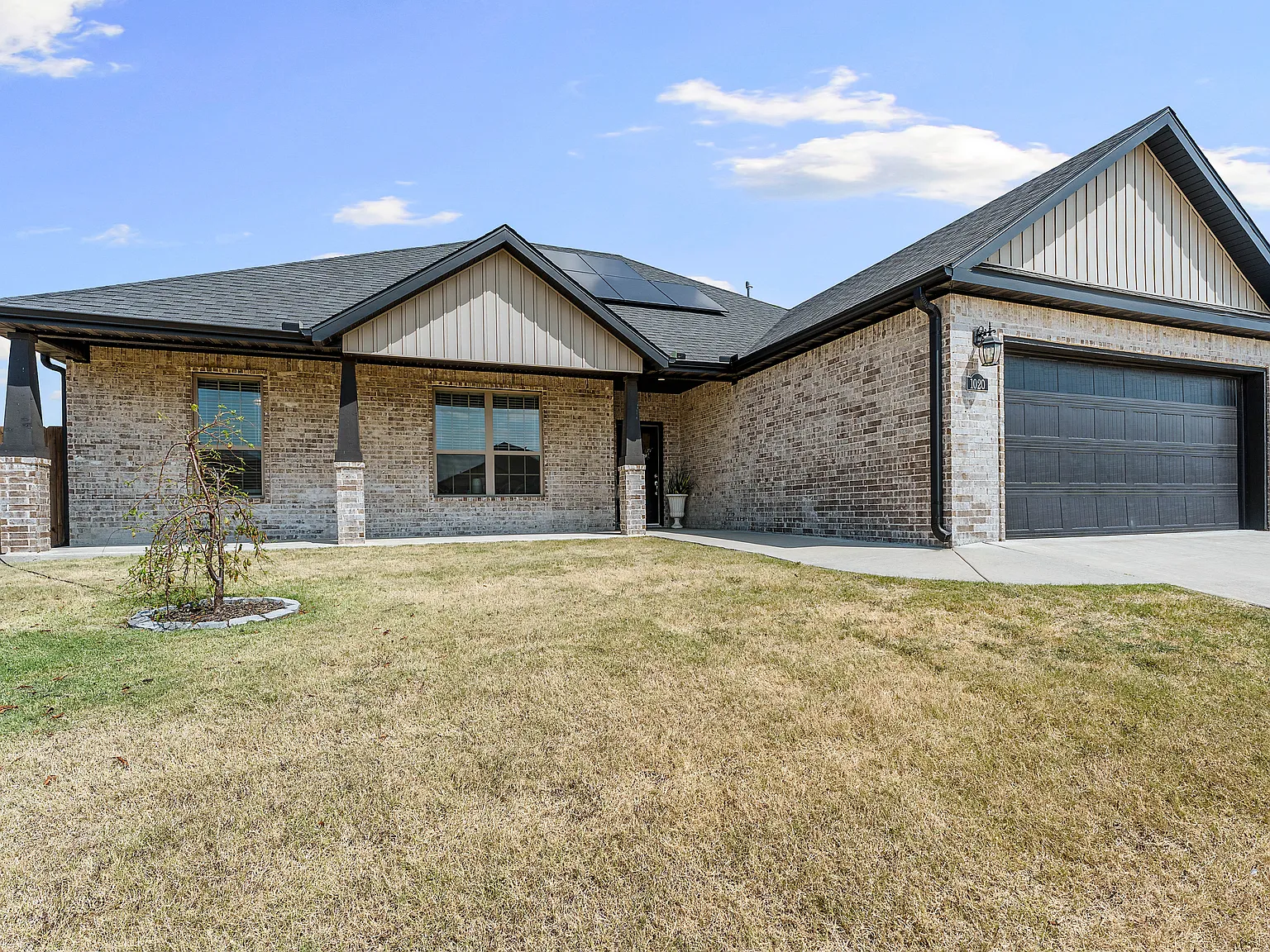 4 bed, 1955 sqft, $2,200 — Photo 3