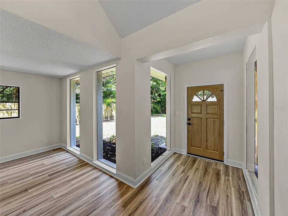 3 bed, 2128 sqft, $2,700 — Photo 2