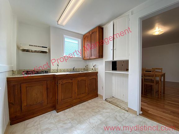 4th image of 122 Cedar St #1/2