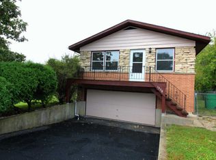 1328 N Cedar Lake Rd, Round Lake Beach, IL 60073