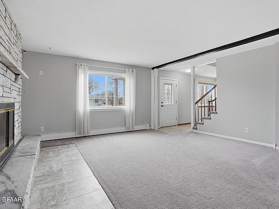 4th image of 403 Lake St