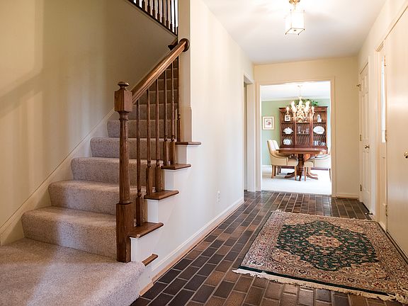 Front Foyer 15' x 6'