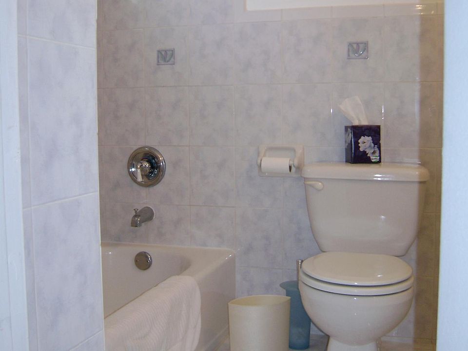 2nd image of 1900 SW 24th St