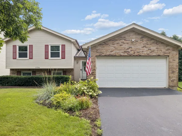 2296 Briarhill Dr, Naperville, IL 60565