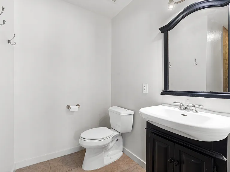 11100 Acama St #13 — Photo 9