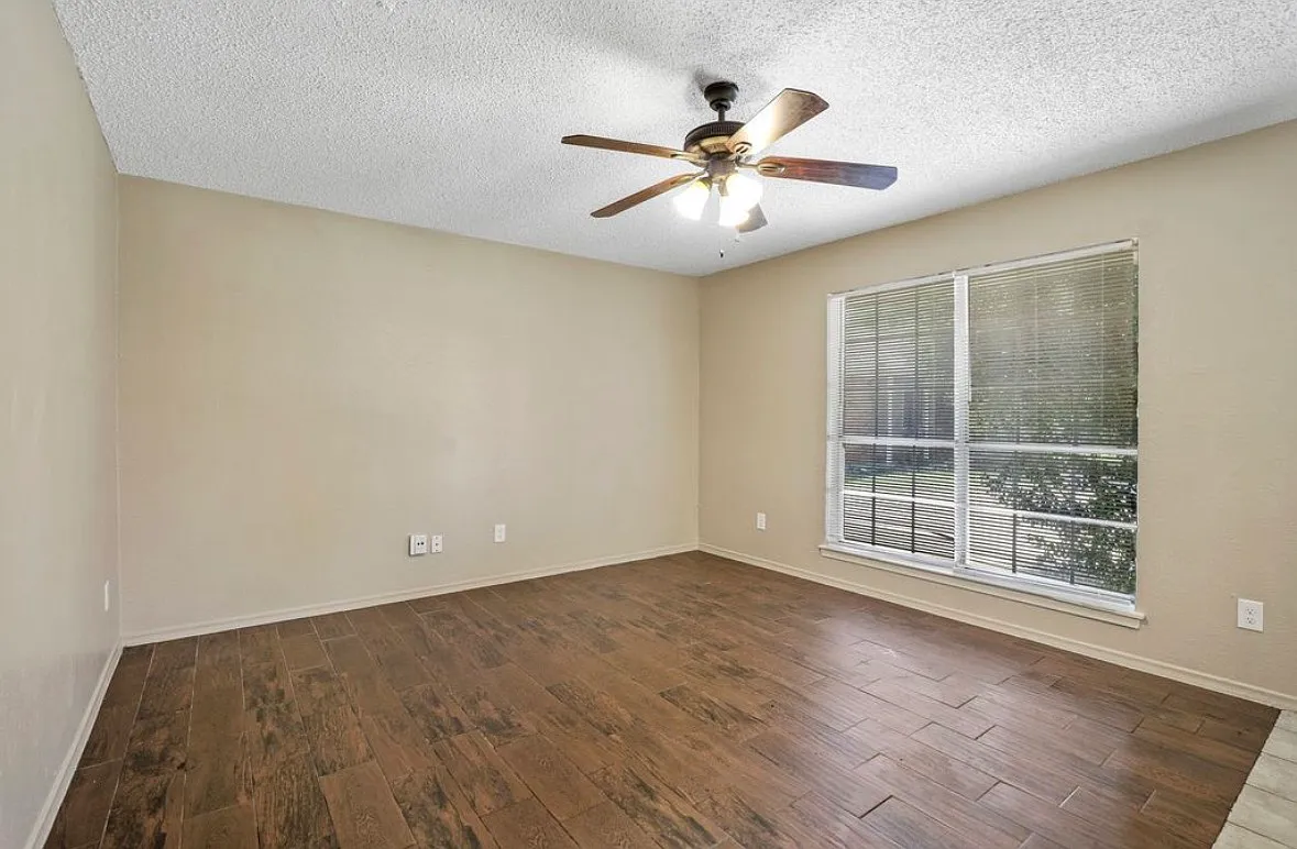 2 bed, 925 sqft, $1,560 — Photo 4