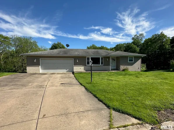 909 Belaire Dr, Washington, IL 61571