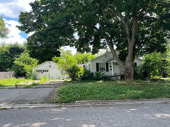 3rd image of 12066 Parklane St