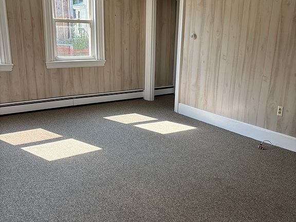 4th image of 72 Crescent St #A