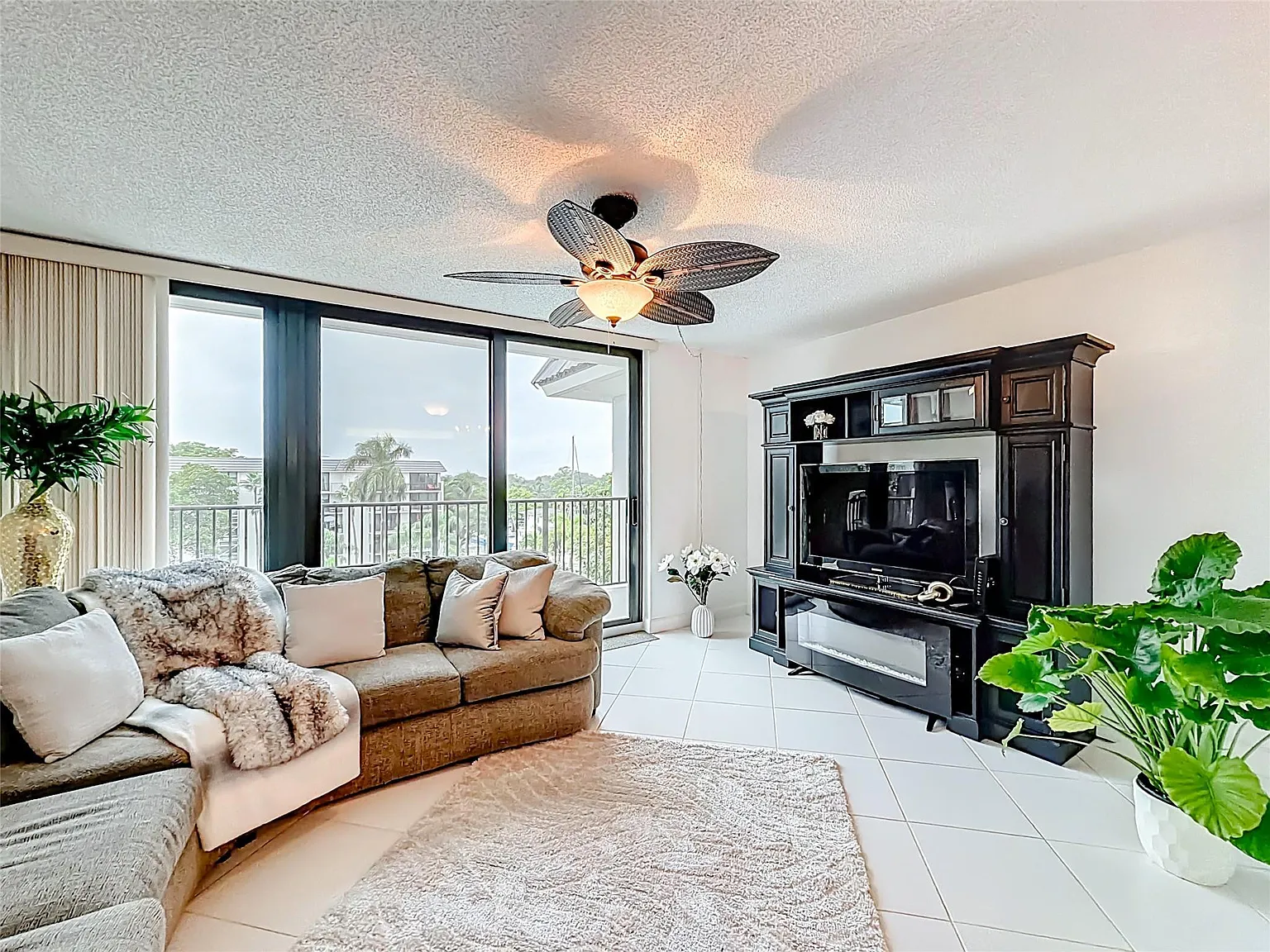 2 bed, 2.0 bath, 1250 sqft, $3,200 — Photo 4
