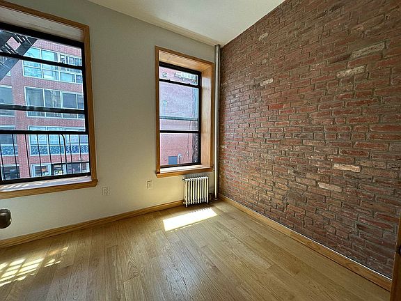3rd image of 110 Madison St APT 5